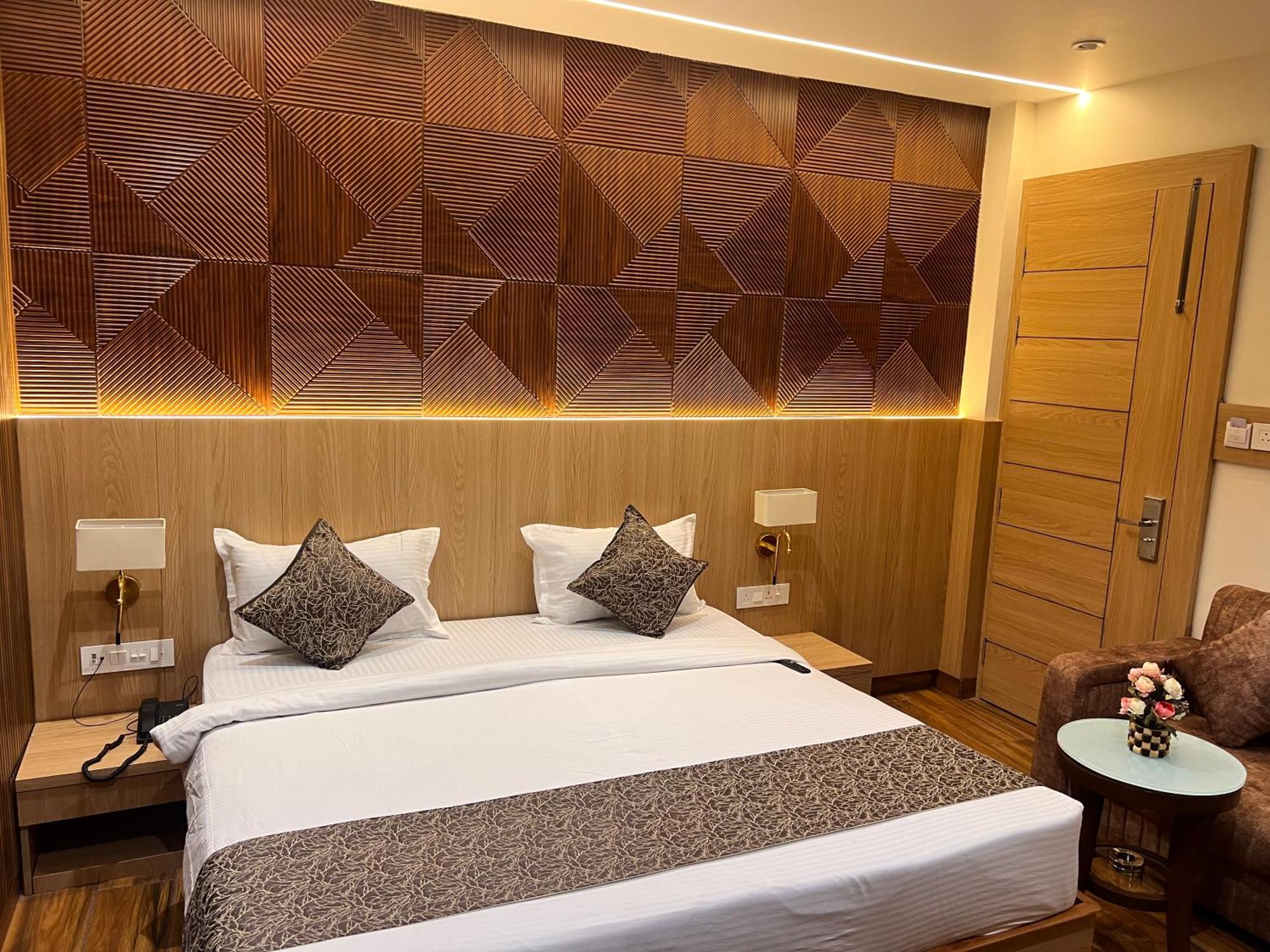 Hotel Jk Palace Prayagraj Exterior photo